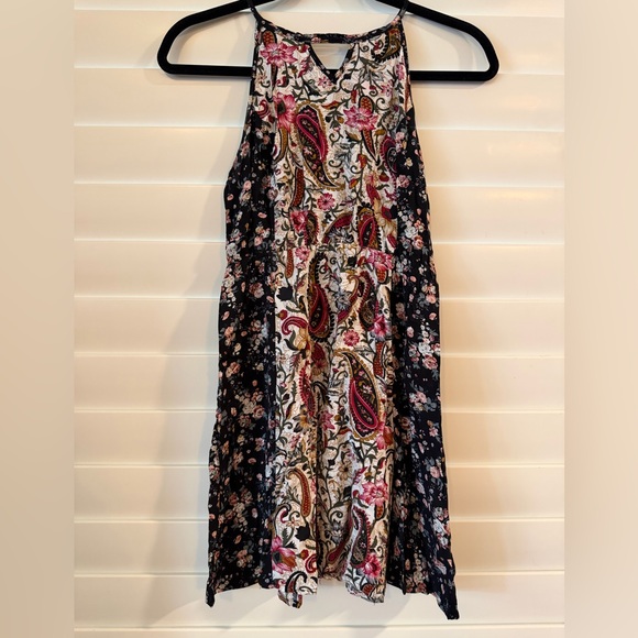 C&V Chelsea & Violet Dresses & Skirts - C&V Chelsea & Violet Cream Floral Paisley Mini Dress with Black Side Panels